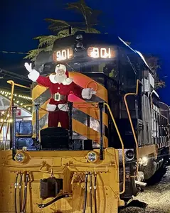 lmm-901-christmas-hero.jpg