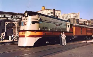 milw-442-hiawatha-kindig.jpg