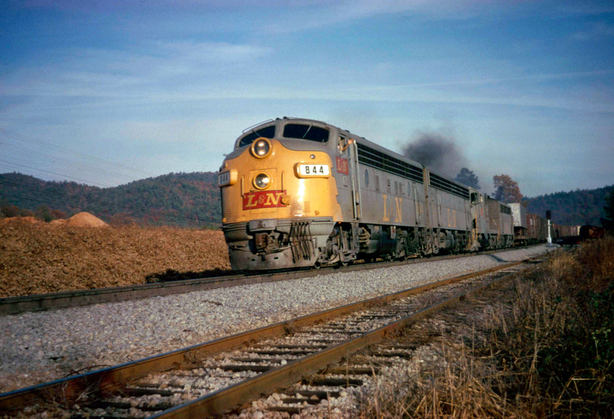 1980 LOUISVILLE & NASHVILLE DIESEL Freight Train PHOTO 166-s 