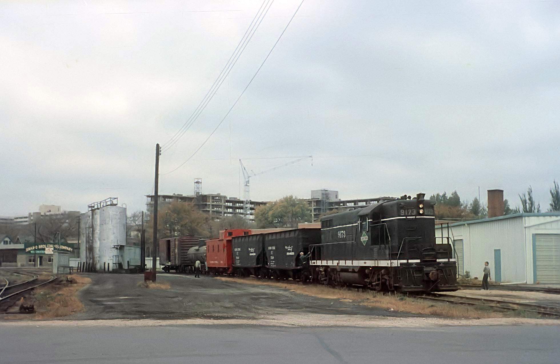 EMD GP9型ディーゼル機関車　ユニオン・パシフィック鉄道 ユニオン・パシフィック DDA40X、史上最大のディーゼル機関車 : r
