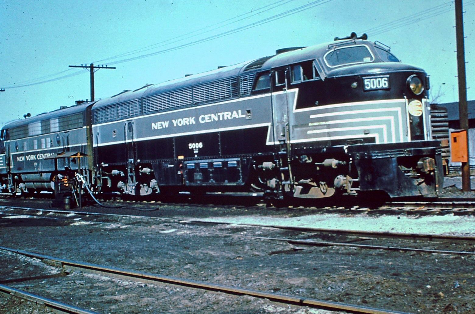 Échelle H0 - Locomotive Diesel SD45 Pennsylvanie 48054 Neu