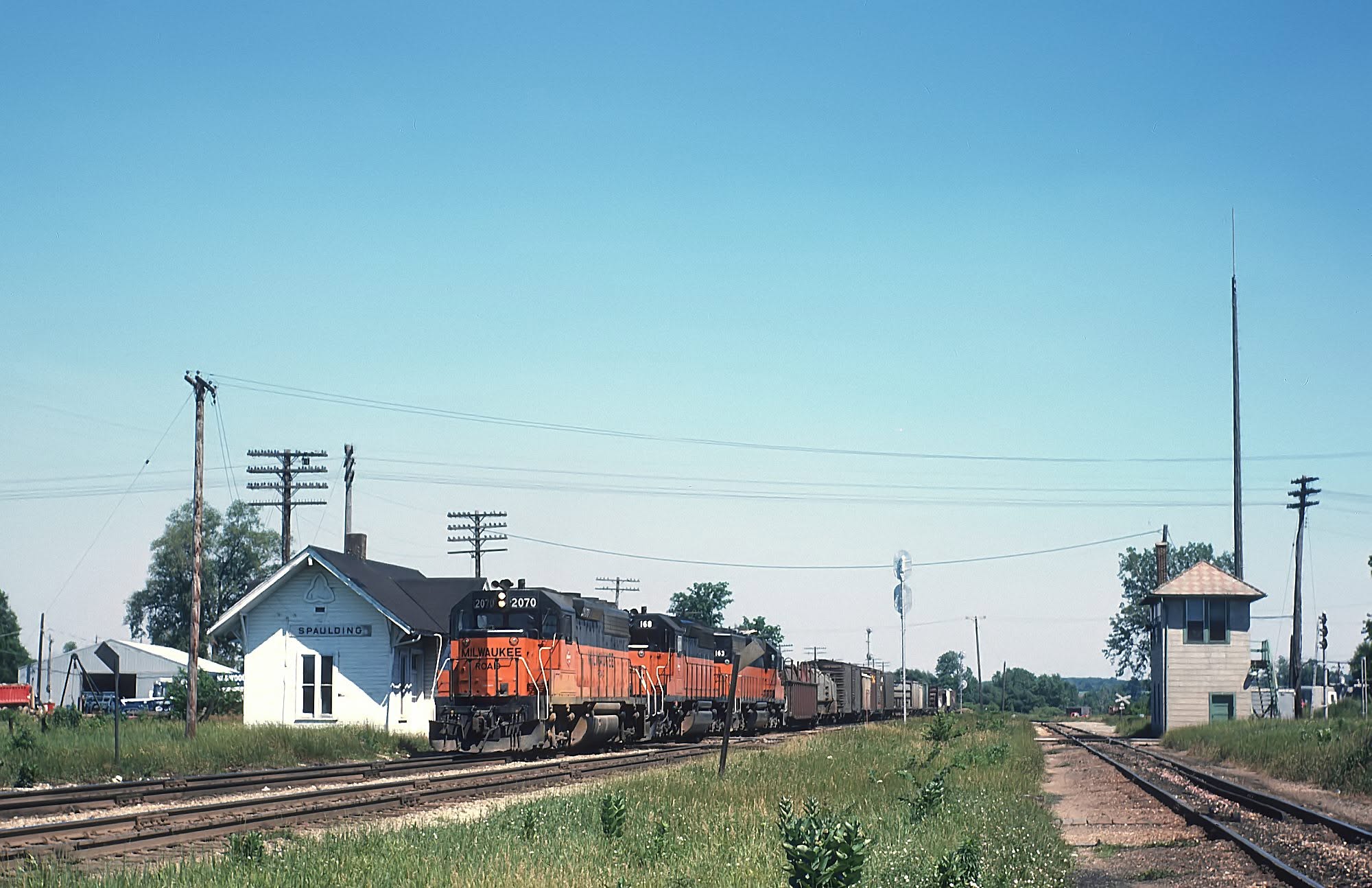 milw-gp40-spaulding.jpg