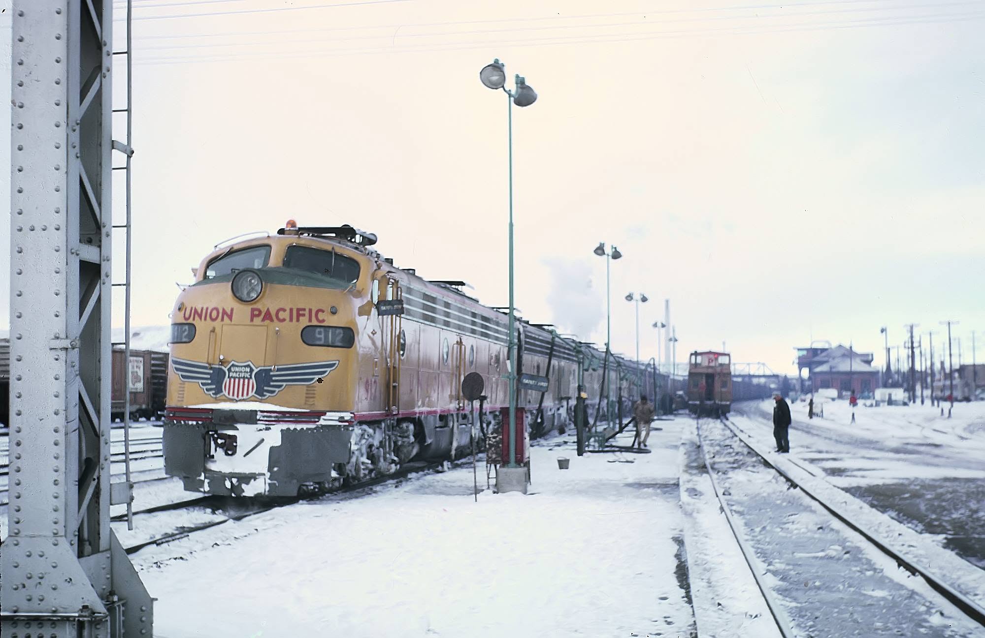 up-clya-e9-912.jpg