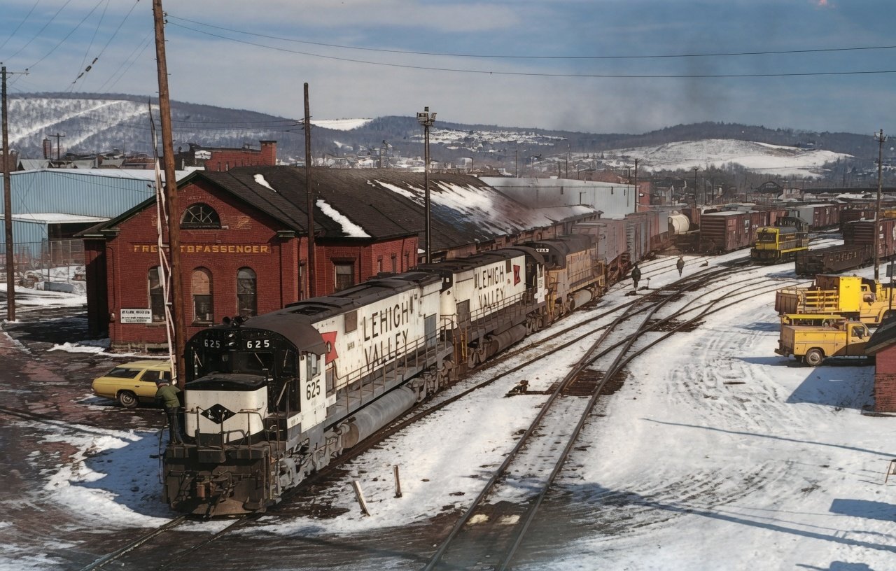 Lehigh Valley Snowbird C628s and a Delaware and Hudson C628 departing Binghamton New York in March 1973
