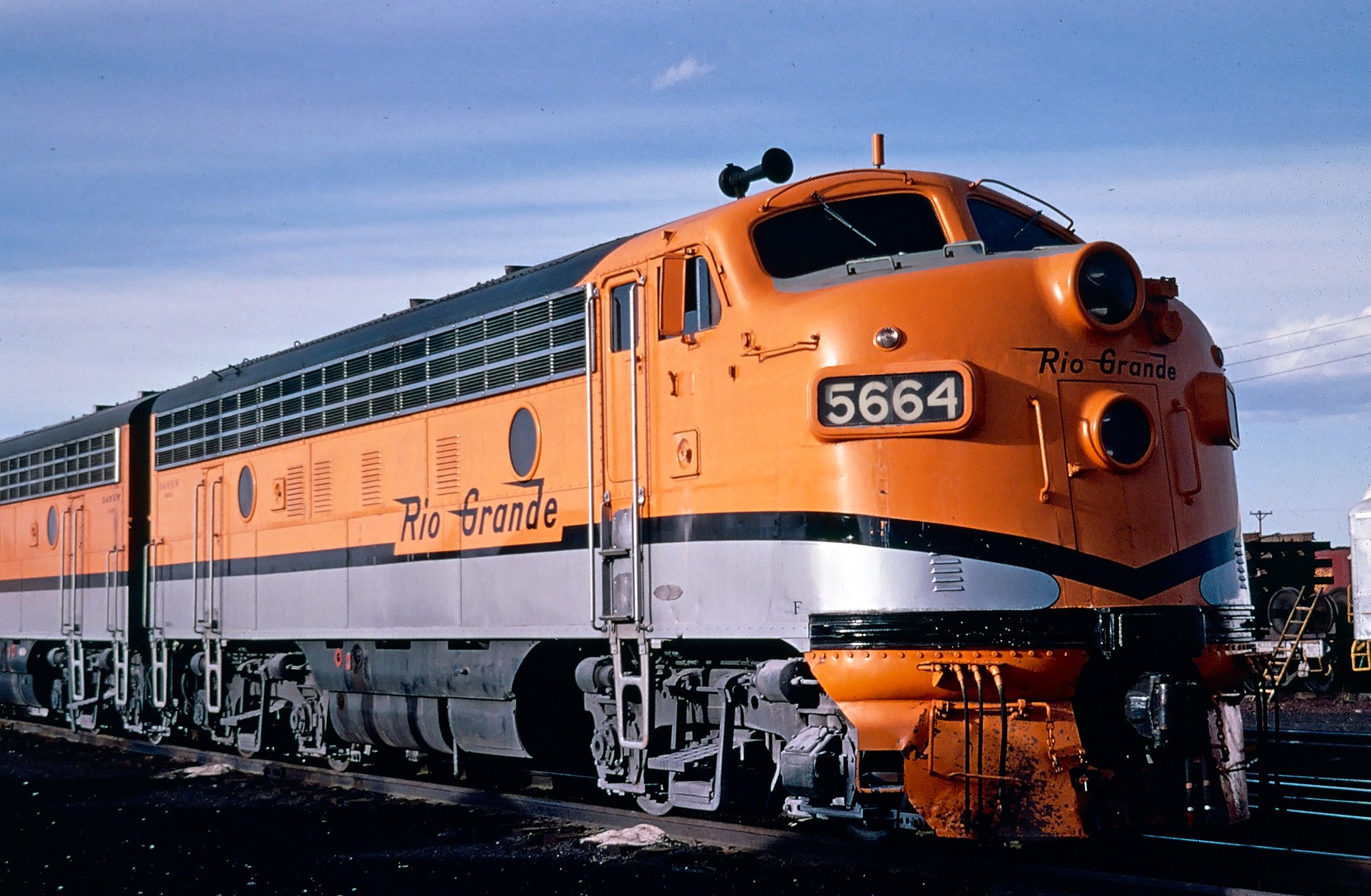 American Railroads: History, Tourist Trains & Industry Guide