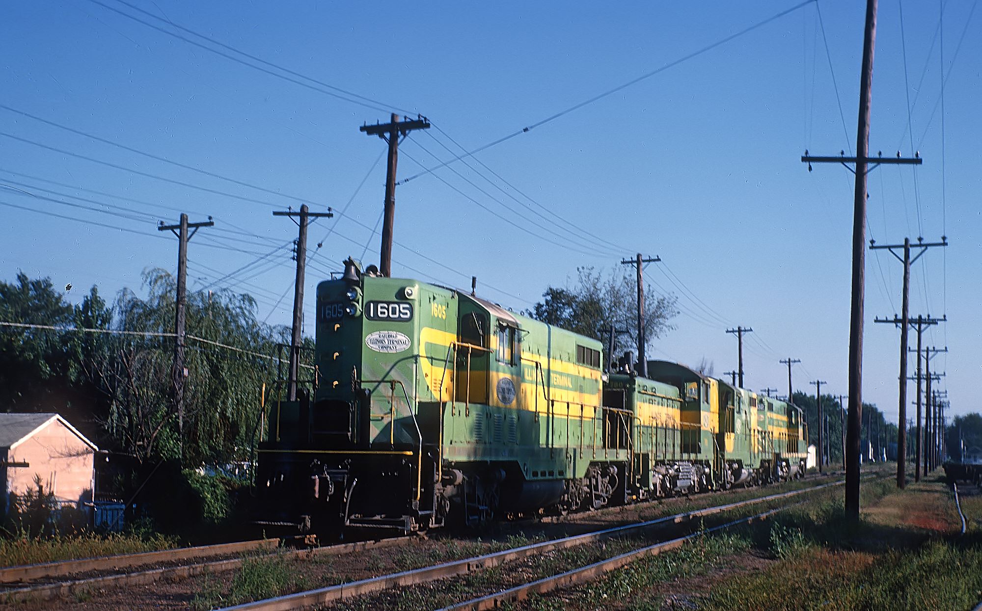 Illinois Terminal GP7s 1600, 1602, and 1605 with an SW1200 at Springfield, Illinois, in August 1962