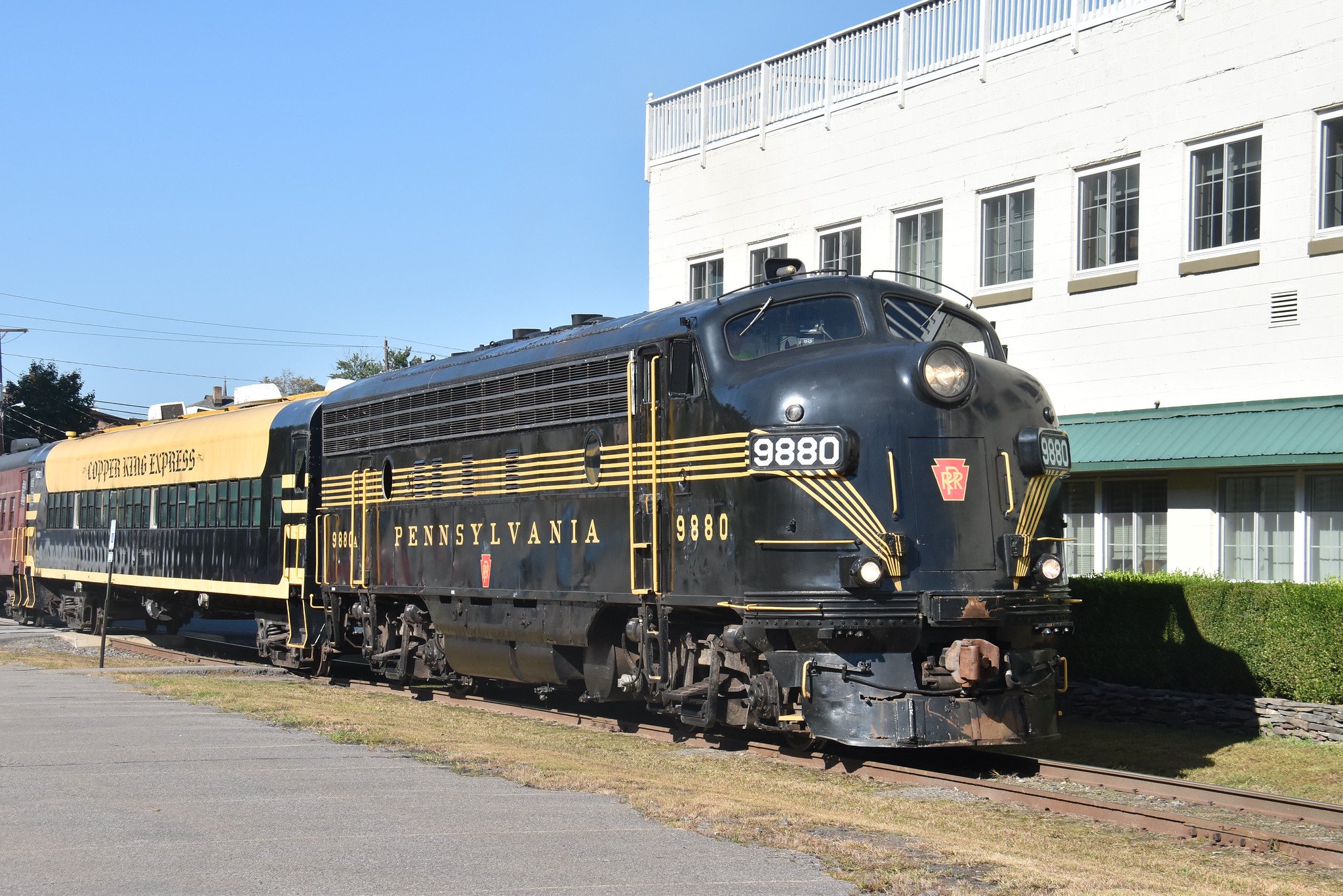 Stourbridge Line FP7 number 9880 in Pennsylvania Railroad pinstripes at Honesdale