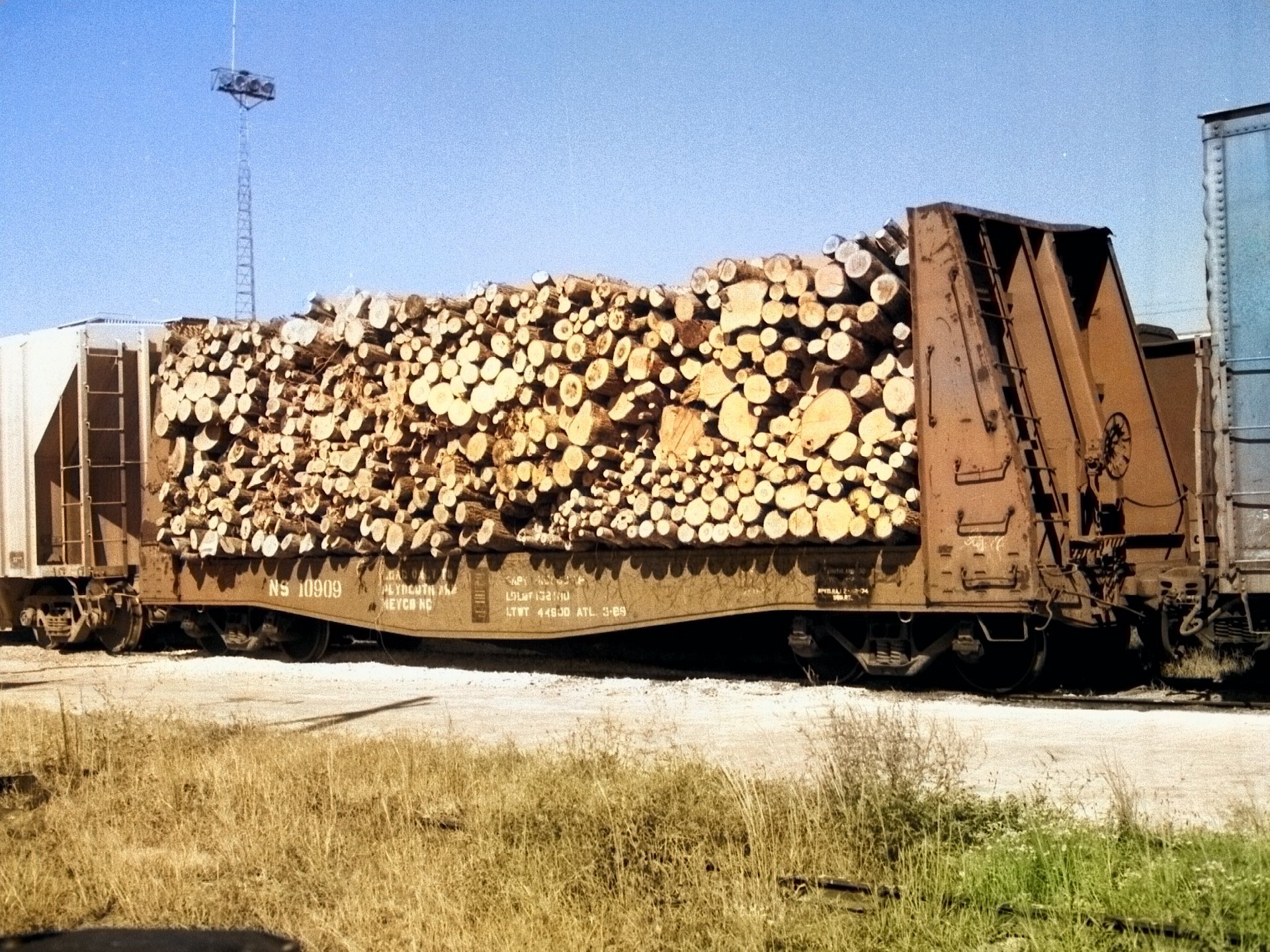 Flat Rail Cars (Trains) Dimensions, Capacity, Overview