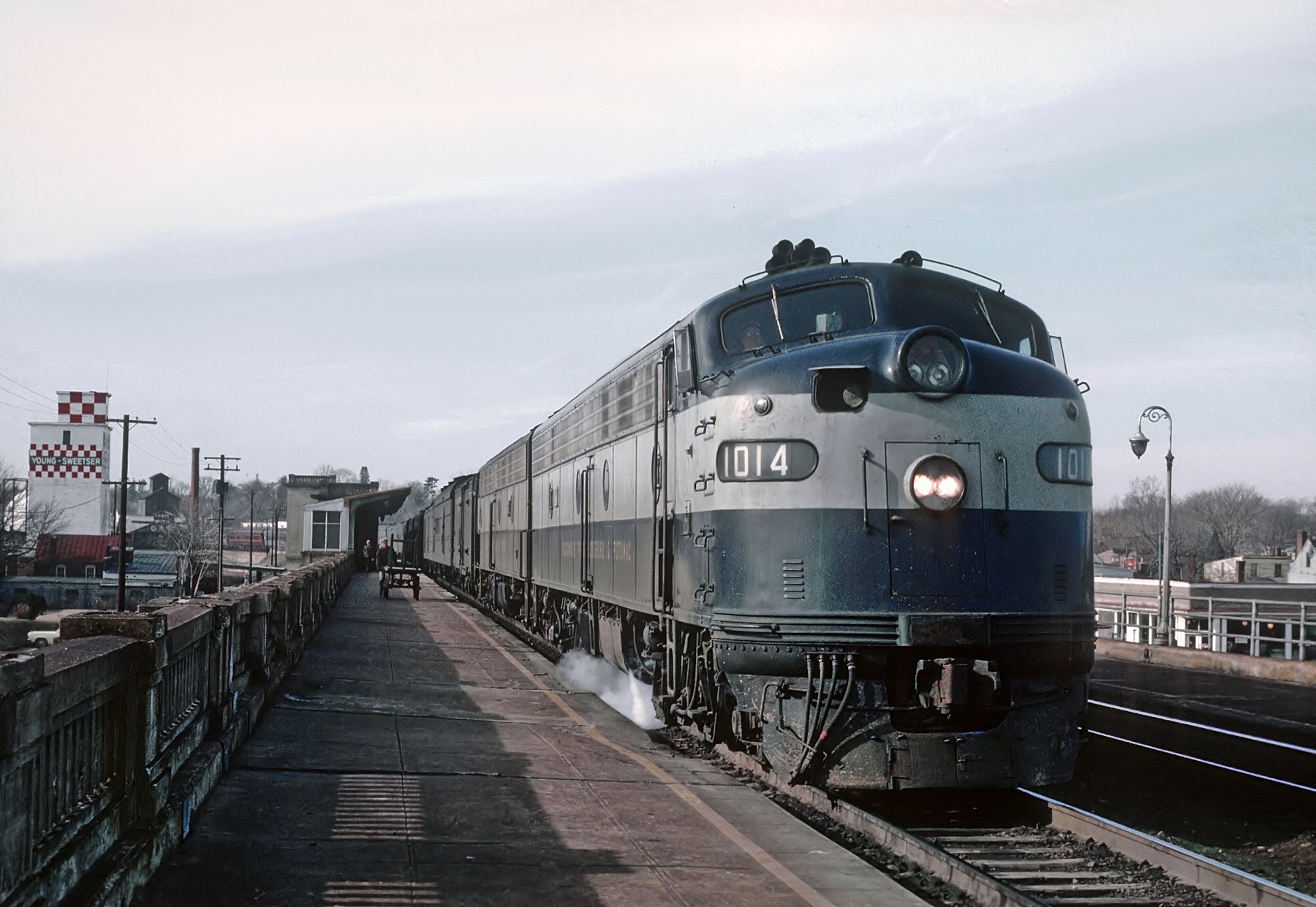 Richmond, Fredericksburg and Potomac E8As led by No. 1014 arriving at Fredericksburg with the northbound Silver Star on the morning of February 8, 1969
