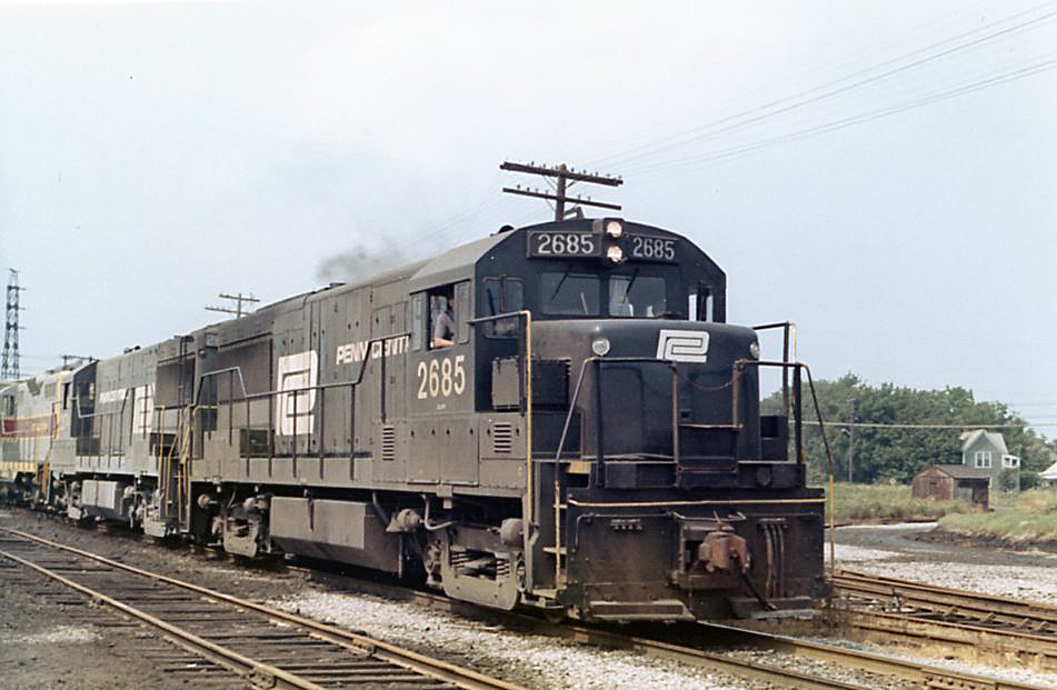 Penn Central U25Bs 2685 and 2674 leading a southbound Erie Lackawanna freight through North Tonawanda, New York, on August 5, 1973