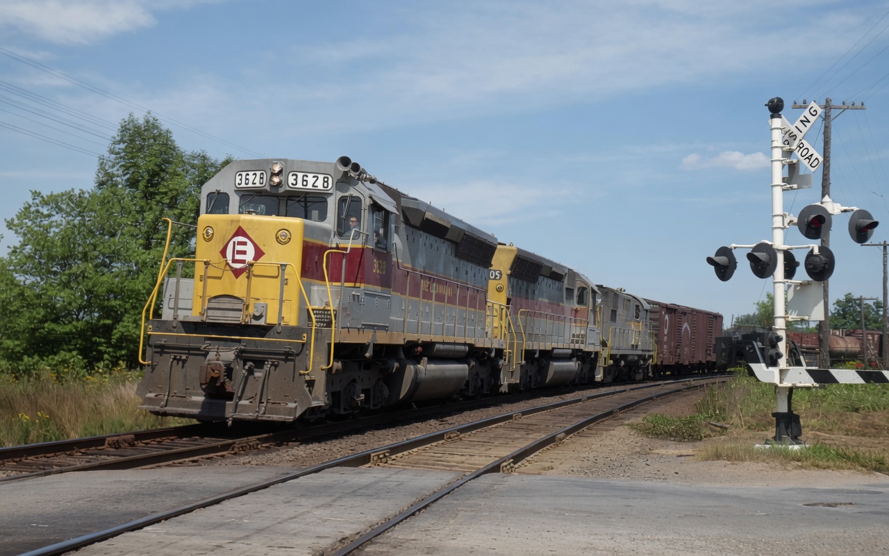 Erie Lackawanna SD45s led by 3628 in pool service at Ushers New York August 27 1969