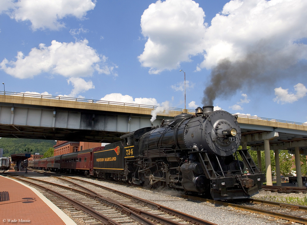 steam engine A steam locomotive is a type of railway locomotive that produces its pulling power through a steam engine these locomotives are fueled by burning combustible. steam engine A steam locomotive is a type of railway locomotive that produces its pulling power through a steam engine these locomotives are fueled by burning combustible.
