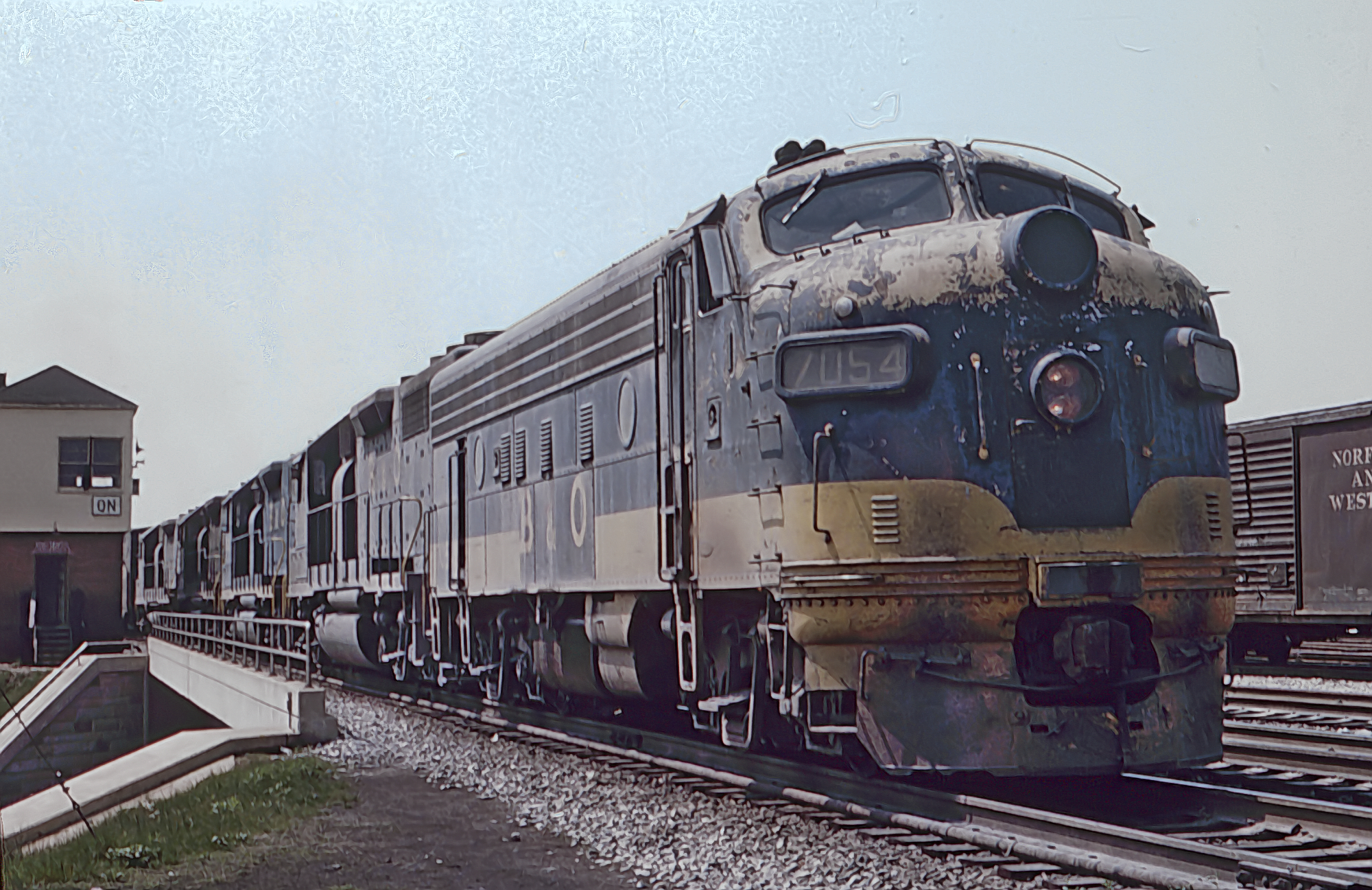 Baltimore and Ohio F7A 7054 on the Metropolitan Branch at QN Tower