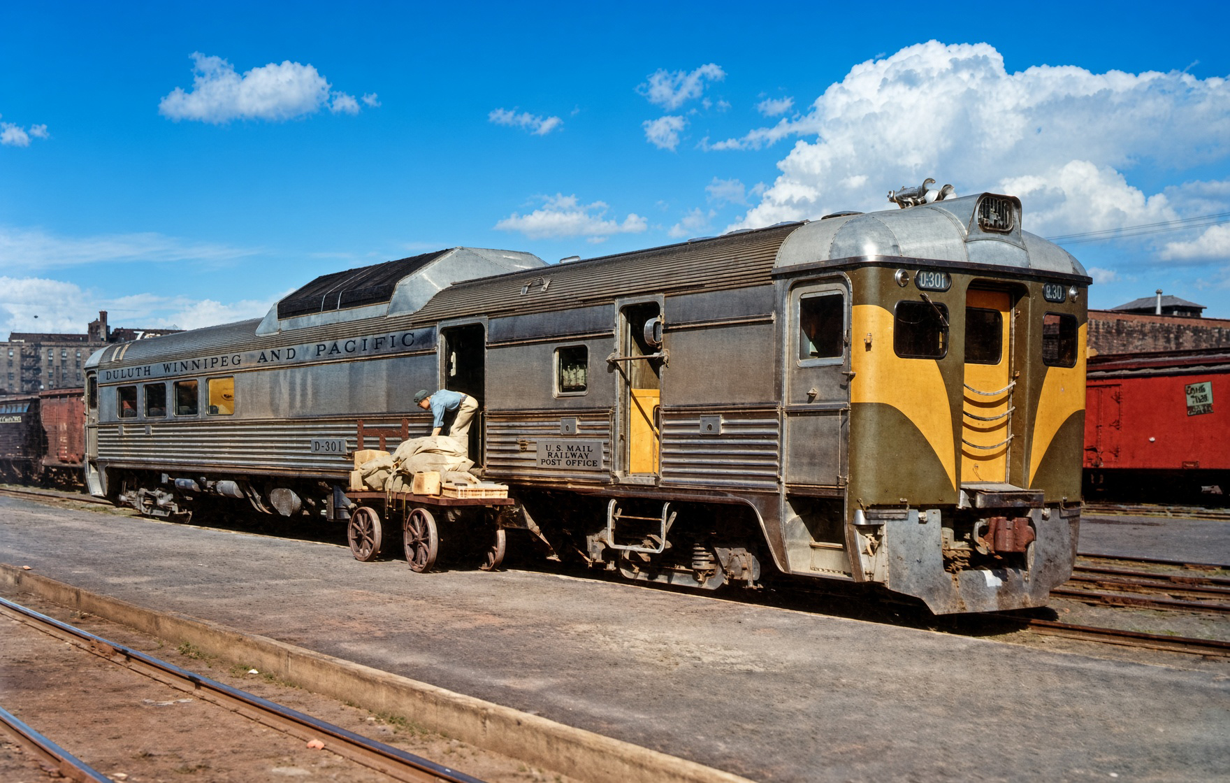 Duluth, Winnipeg and Pacific RDC-3 D-301 loading mail and express at Duluth in July 1957