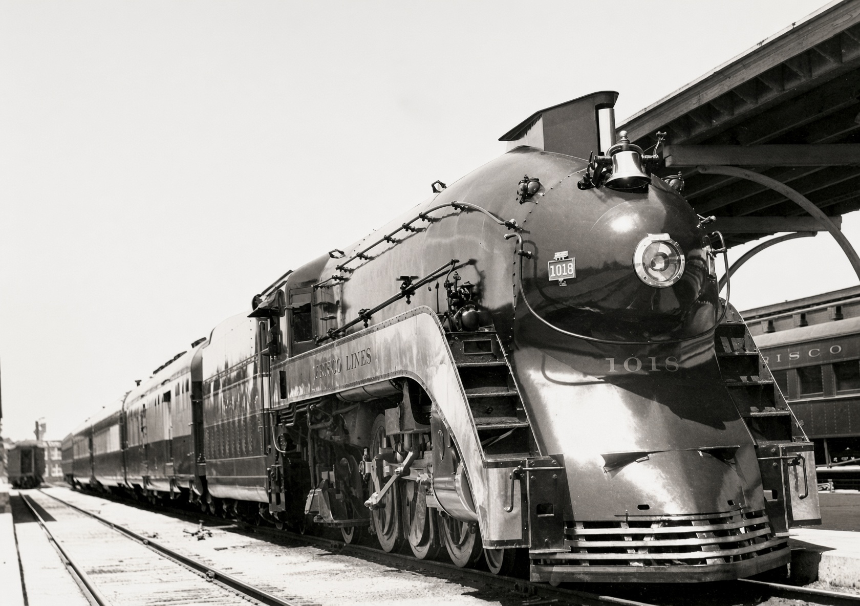 Frisco Pacific 1018, shrouded for the Firefly, at Oklahoma City Union Station with a blue-and-gray passenger consist