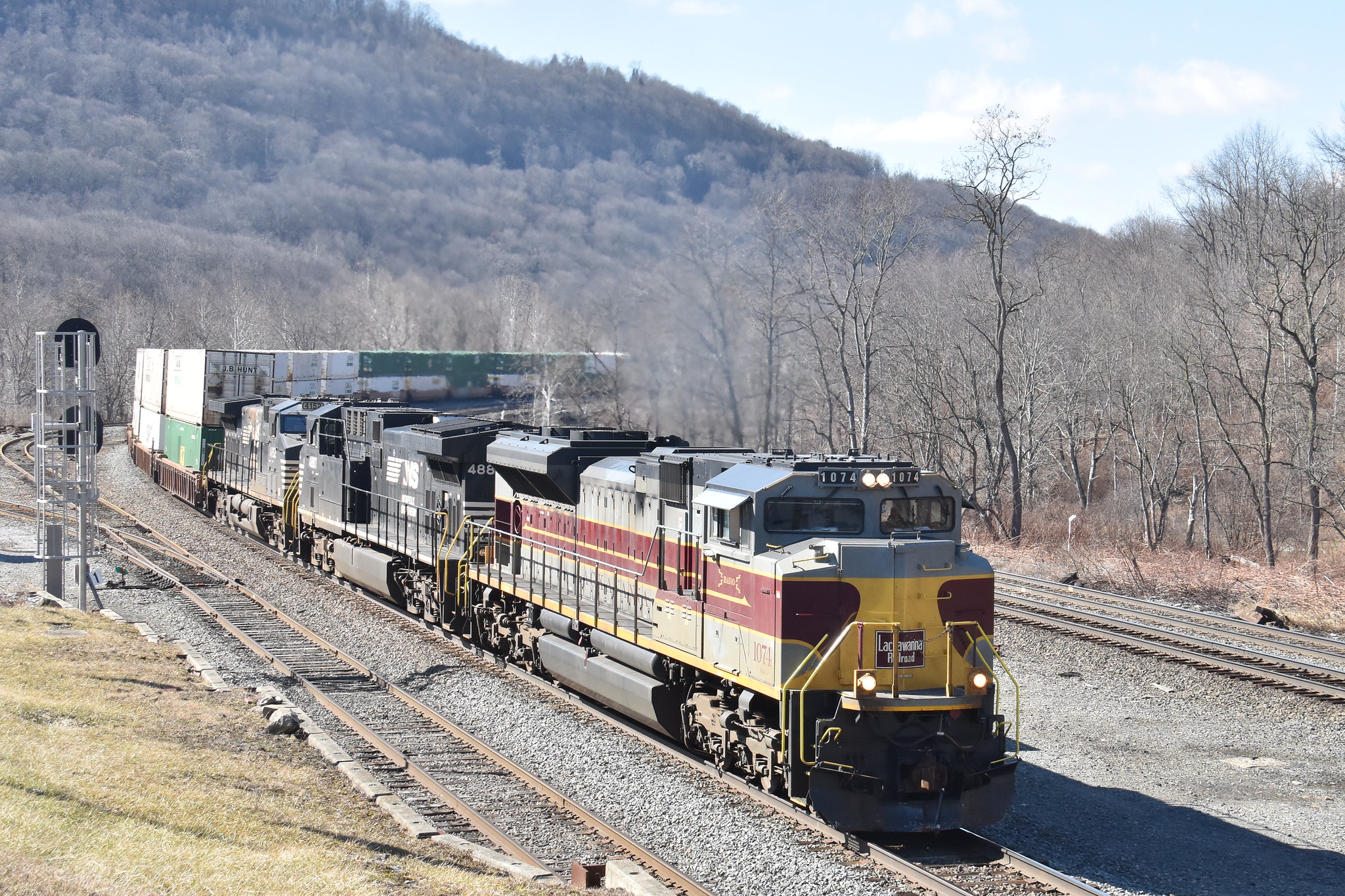 Norfolk Southern DL and W heritage SD70ACe 1074 leading eastbound train 20H at South Fork Pennsylvania February 21 2026