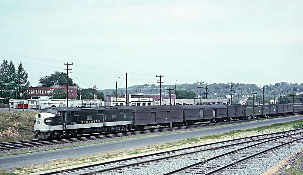 Southern Railway E7A 2914 with the Washington-Atlanta Express at Potomac Yard, Alexandria, Virginia, in August 1964